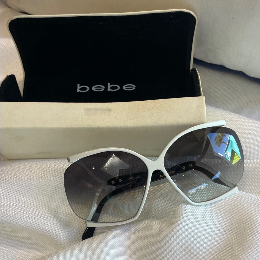 😎Bebe Elegant White Sunglasses with CASE - Picture 4 of 12